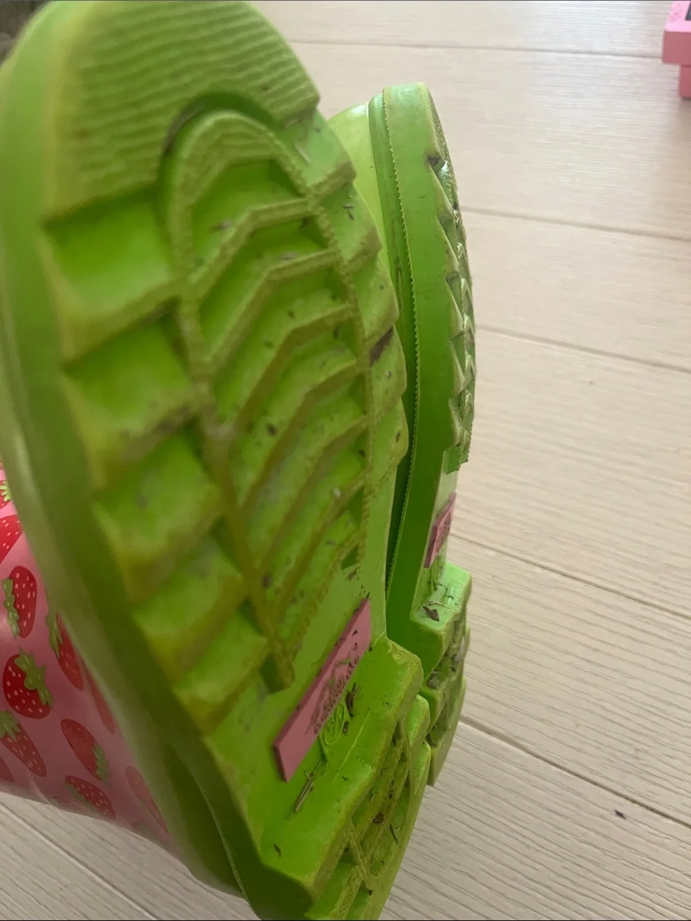 Little Girls Strawberry Print Rubber Boots Pull on Size 13/1 Pink & Green